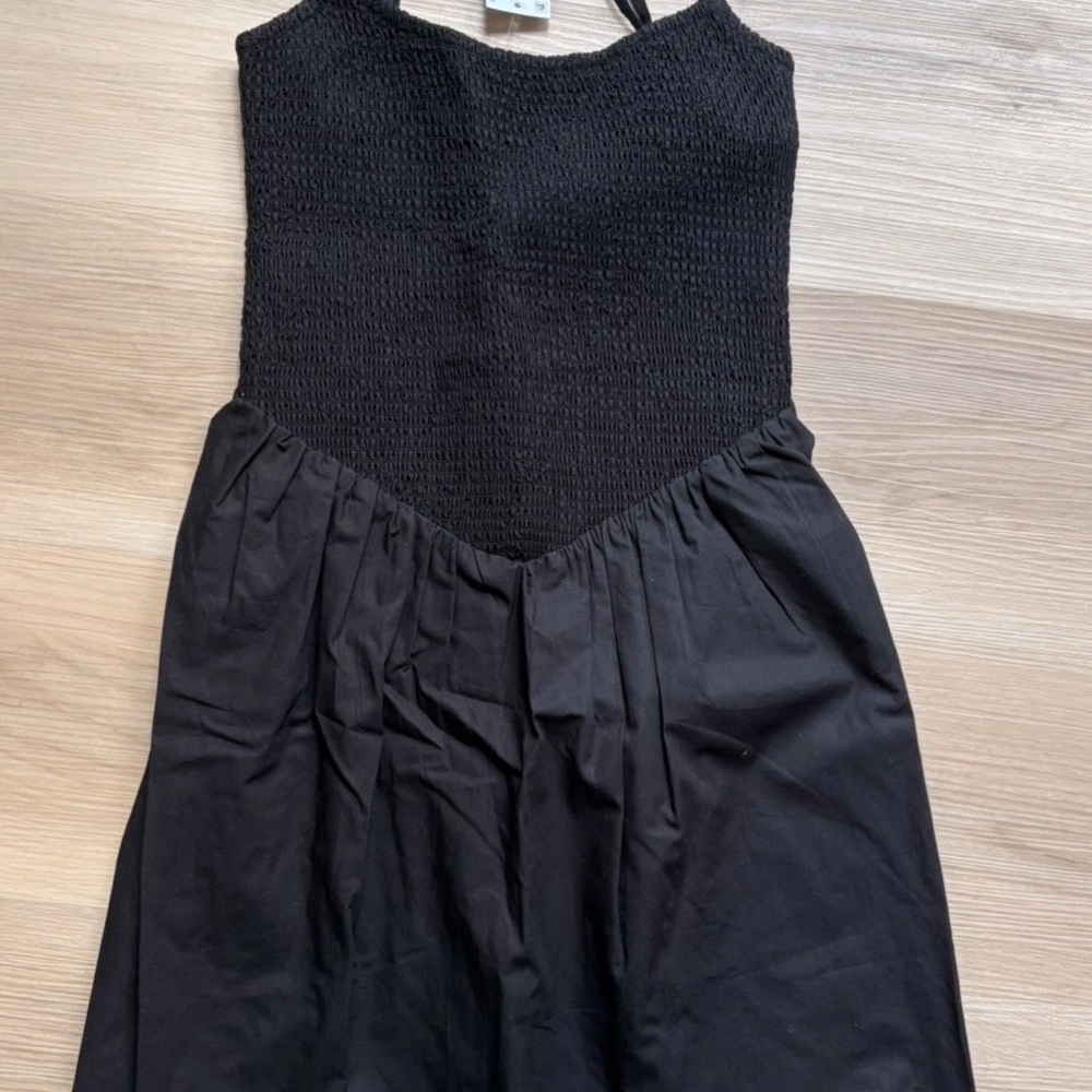 Abercrombie & Fitch Sydney smocked dipped waist mini black NWT XS - Picture 2 of 3